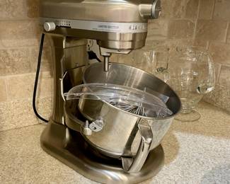 Kitchen Aid Mixer with all the attachments--LIKE NEW!