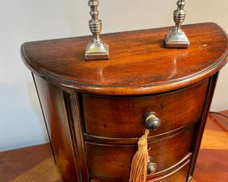 Miniature chest for jewels