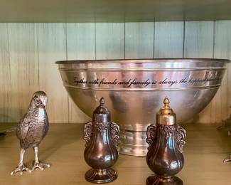 Many types of accessories, silverplate, porcelain, ceramics.