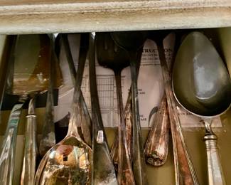 Mixture of flatware