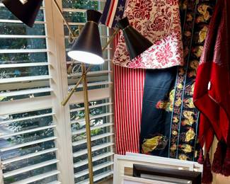 3 HEADED MODERN DESIGN FLOOR LAMP.