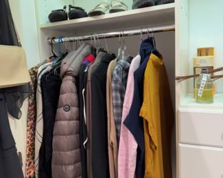 Women's Clothing Size M-XL with Brands such as: Frank Lyman, Itang Yunasz, Raincoat Lady, Lafayette 148, Terra, Bernardo, North Face, Lululemon, Athleta
Margaret Winters, Vince Camuto, Ela, Tommy Bahamas, Donna Degnan, Arc'Teryx, Hidesociety, Baggallini, MZ Wallace, Marc New York, Vince, Mycra