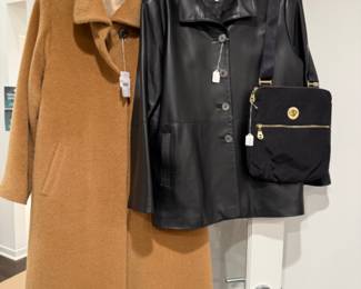 Women's Clothing Size M-XL with Brands such as: Frank Lyman, Itang Yunasz, Raincoat Lady, Lafayette 148, Terra, Bernardo, North Face, Lululemon, Athleta
Margaret Winters, Vince Camuto, Ela, Tommy Bahamas, Donna Degnan, Arc'Teryx, Hidesociety, Baggallini, MZ Wallace, Marc New York, Vince, Mycra
