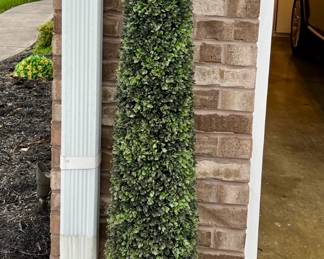 Faux topiary (1 of 2)