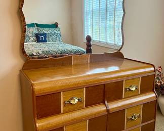 Waterfall dresser with etched mirror