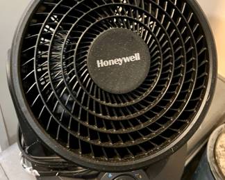 Honeywell fan (1 of 2)