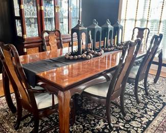 Universal Furniture dining table with 6 chairs and 2 leafs (centerpiece is not for sale)