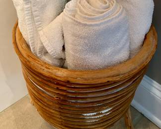 Towel basket