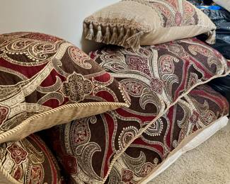 Bed pillow set