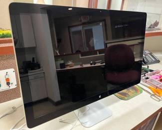 27-inch LED-backlit widescreen display with Thunderbolt I/O, FaceTime HD camera, speakers and MagSafe power.