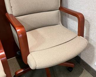 Steelcase rolling/swivel office chair.