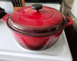 Iron dutch oven