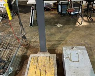 Vintage Antique Scale w/ weights 