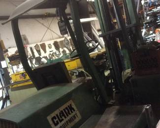 Clark Forklift ( needs work )