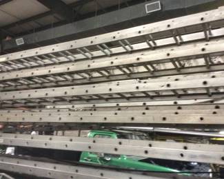 Many MANY Ext Ladders Various Sizes 