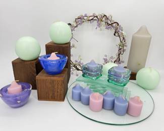 Lot - 26
PartyLite Set 1 - Dew Drop Ring, Vintage Mardi Gras Tea Light Holders