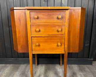 Lot - 11
Martha Washington Style Antique Sewing Chest