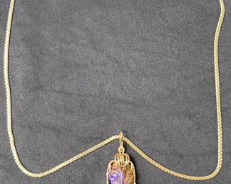 Lot 19 | 14K Gold Chain & Petrified Wood Charm
