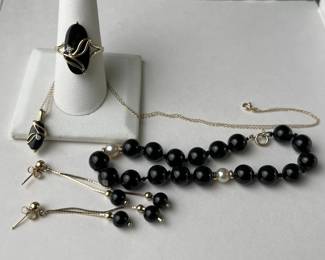 Lot 35 | 14K Jewelry Tanzanite Necklace & Ring
