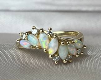 Lot 33 | 14K Opal & Diamond Ring
