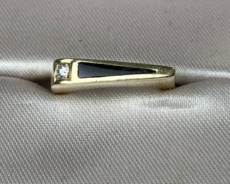 Lot 27 | 14K Gold & Diamond Ring Size 5.5
