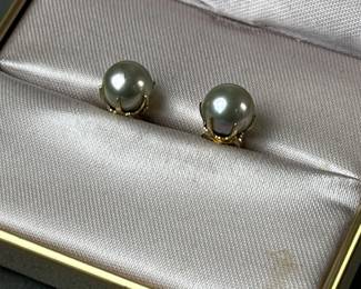 Lot 9 | 14K Gold & Real Pearl Earrings
