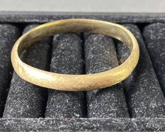 Lot 43 | 14K Gold Bangle Bracelet With Concealed Hinge
