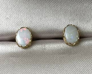 Lot 7 | 14K Gold Opal Stud Earrings.
