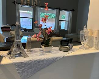 Glass Beverage Dispenser, Eiffel Tower Paris Statue 