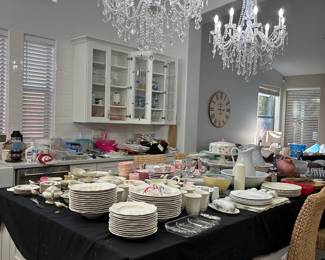 lots of kitchen items