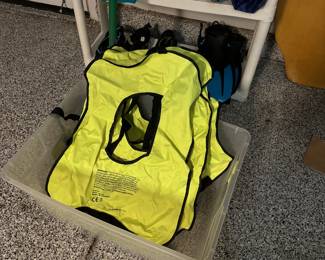 Snorkel vest and snorkel mask 