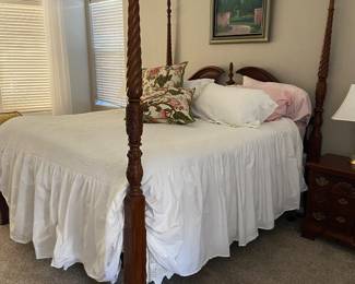 4 poster Mahogany king size bed 