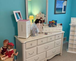 STANLEY TRIPLE DRESSER 