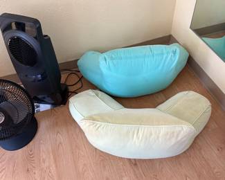 FLOOR PILLOWS 