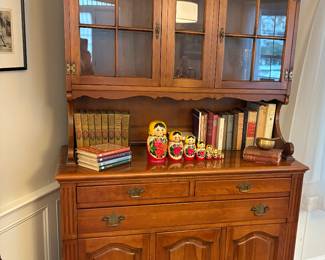 BENCK CHERRY CHINA HUTCH 