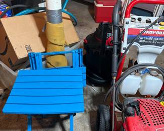 OUTDOOR FOLDING TABLES 