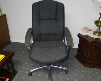 Super comfortable office chair, that rolls around