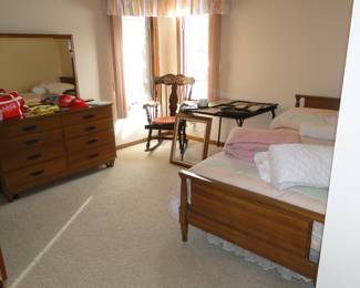 Kling bedroom set
