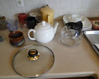 A random lid and other kitchen items too