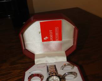 Ladies watch with different dials