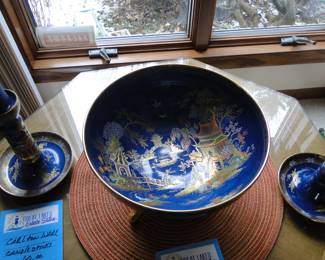 Carltonware pieces, a complete ensemble of them