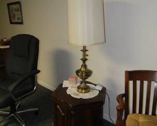 Large Stifel lamp, and very nice end table as well