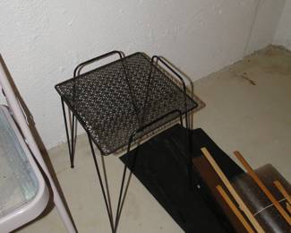 Hairpin small metal table