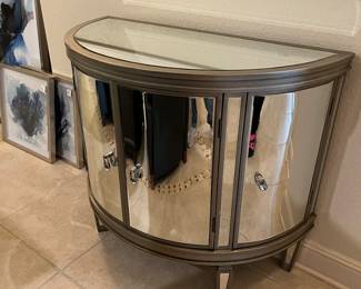 Mirrored cabinet 