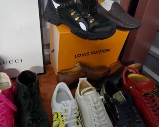 Gucci Burberry Valentino etc