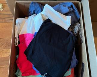 1 Box short sleeve t-shirts. Med to Large. Women's