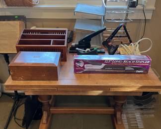 English oak 1930s draw leaf table needs some TLC