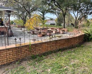 OUTDOOR YARD DECOR-SEVERAL METAL TRELLISES