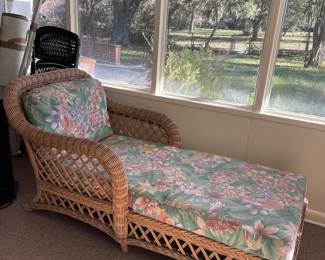 VINTAGE RATTAN/WICKER CHAISE LOUNGE
