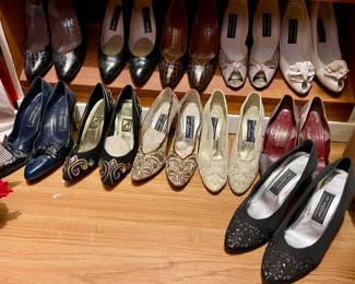 VINTAGE WOMEN’S DRESS SHOES-INCLUDING STUART WEITZMAN, ANTONIO MELANI, DANSKO, SAKOWITZ SHOES AND MORE….